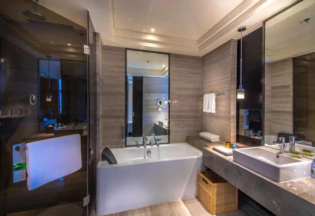 غرفة ديلوكس بسريرين مزدوجين بإطلالة على المدينة، Renaissance Guiyang Hotel 6/7