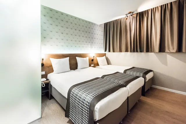 غرفة قياسية ثلاثية، Melrose Hotel 3/5