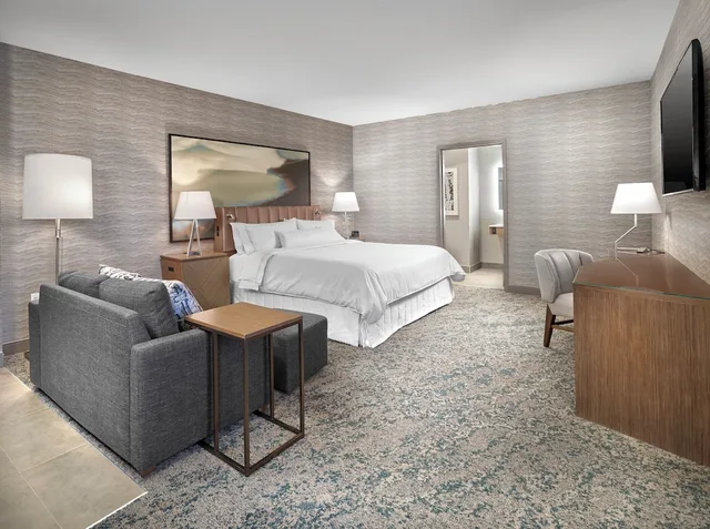 غرفة ديلوكس بسرير كينج، The Westin Calgary Airport 7/8