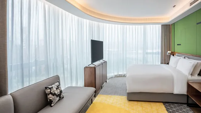 Suite, King Bed, Holiday Inn Xi an Chanba 2/5