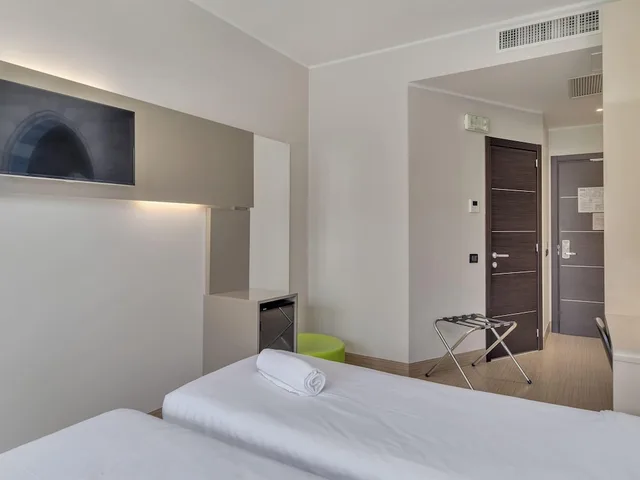 غرفة بسريرين منفصلين لذوي الإعاقة، B&B Hotel Como Camerlata 2/10