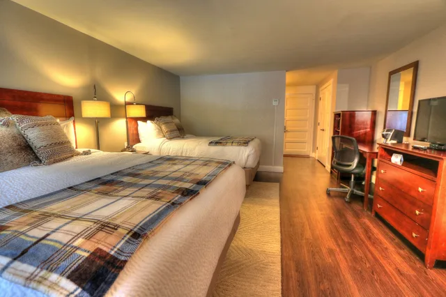 غرفة قياسية بسريرين كوين بشرفة، River Edge Inn 1/2