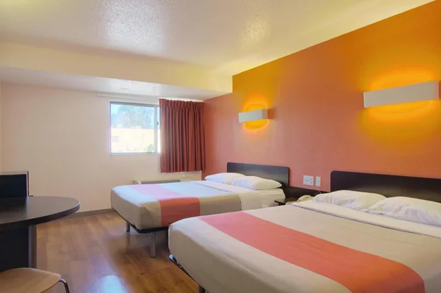 2 Full Beds - ADA/Tub/Micfridge, Motel6 Piscataway, NJ 6/10