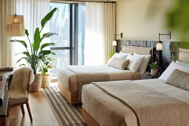 City, 2 Queen Beds, 1 Hotel Melbourne 1/2