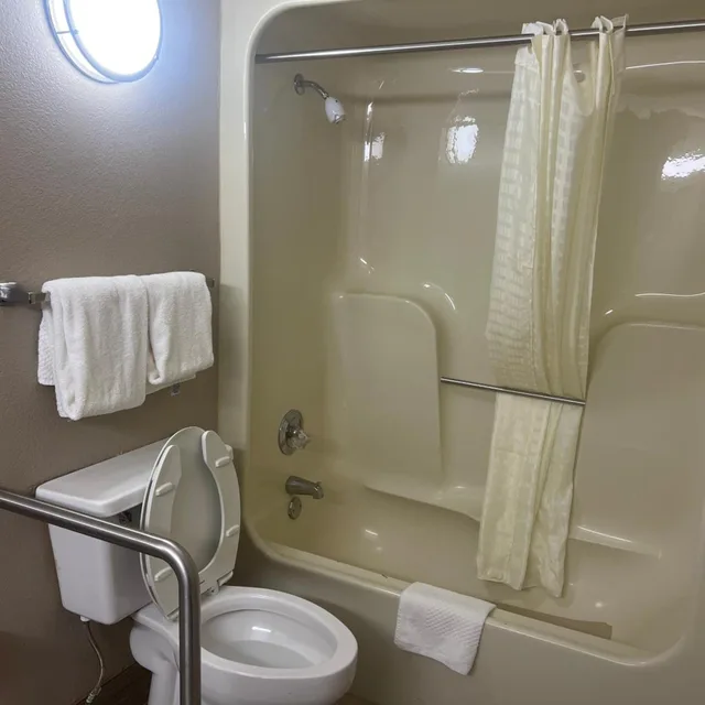 غرفة بسريرين كوين بحوض استحمام للمدخنين، Econo Lodge Florence - Darlington 8/10
