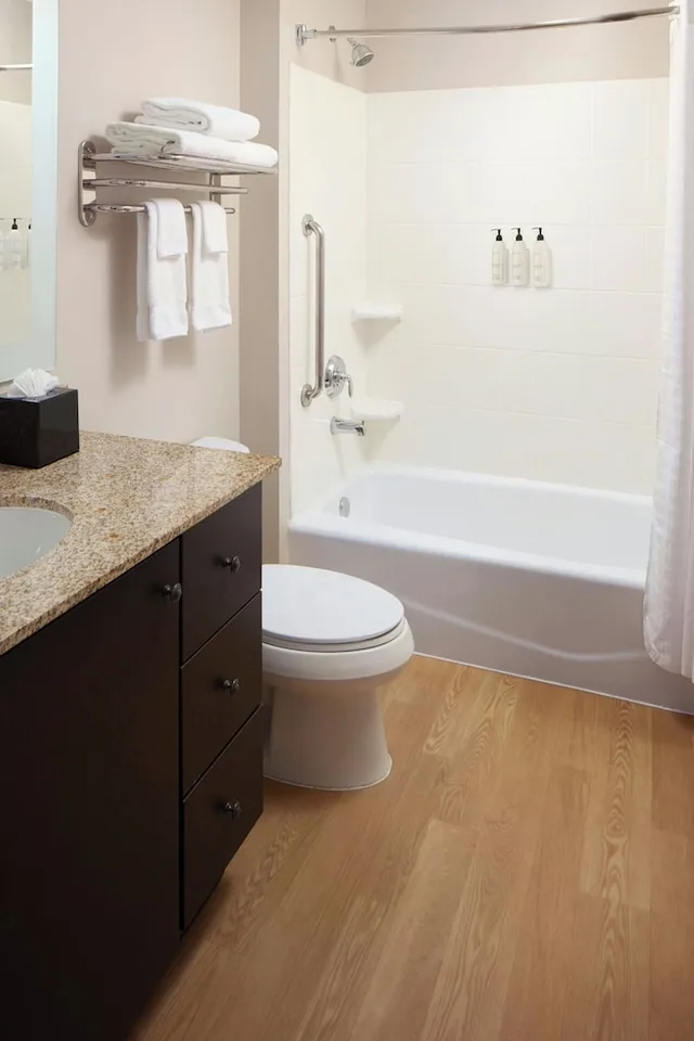 جناح بسرير كوين بغرفة نوم واحدة مع أريكة، Towneplace Suites Winchester 4/5