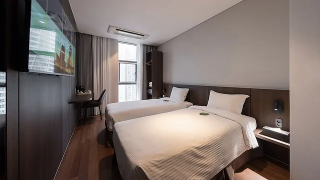 غرفة قياسية بسريرين منفصلين، Central 7 Hotel 1/8