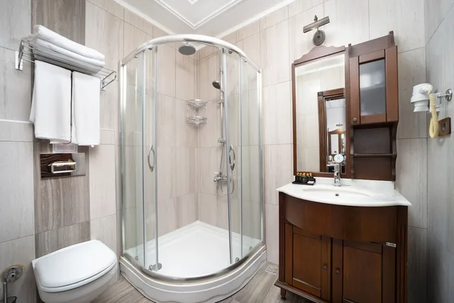 غرفة سوبيريور ثلاثية بسرير كوين وسرير فردي، BENDER HOTEL 5/5