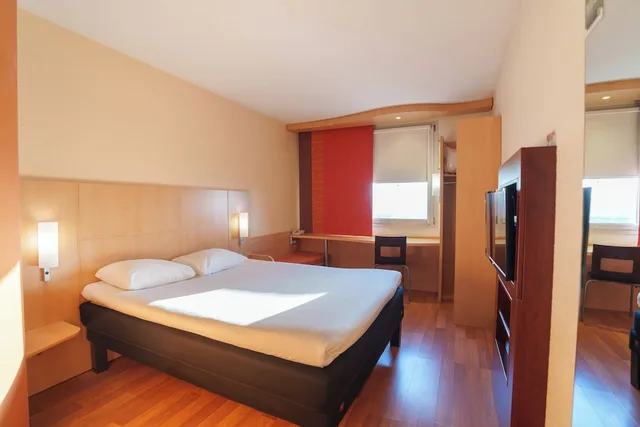 غرفة قياسية بسرير مزدوج وسرير فردي، Ibis Laon 1/10