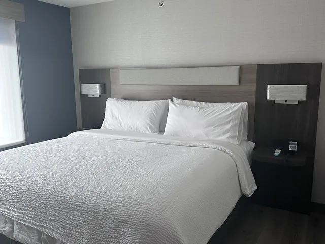 جناح بسرير فردي بغرفتي نوم، Holiday Inn Express & Suites Southfield - Detroit 2/5