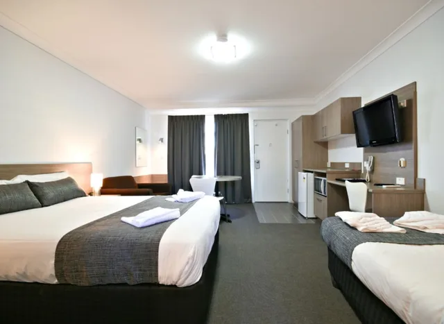 جناح ديلوكس بسرير كوين بجاكوزي، The Aberdeen Motel 1/4