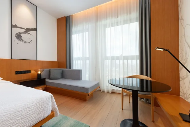 Executive, King Bed, Fairfield by Marriott Zhuhai Xiangzhou 3/6