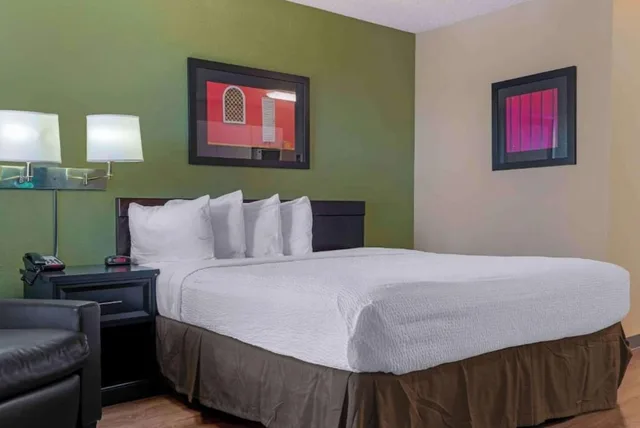 1 Queen Bed - Modern, ADA Access, Smk, Kitchen، Studio 6 Extended Stay Sacramento Arden Way CA 4/7