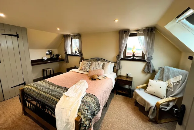 3 Bedrooms, Family, Cottage, 2 Double and Twin Beds, Beach Side, Partial Sea View، Norfolk Accommodation - mYminiBreak 4/10