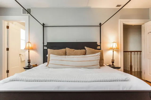 شقة بسرير كينج، Southmoreland on the Plaza Bed &amp; Breakfast 4/10