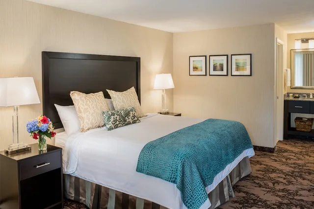 غرفة قياسية بسرير كينج، Port Inn & Suites Kennebunk, Ascend Hotel Collection 2/4