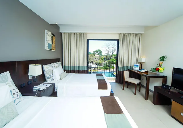Premier, Pool View, Fairways And Bluewater Newcoast Boracay 2/10