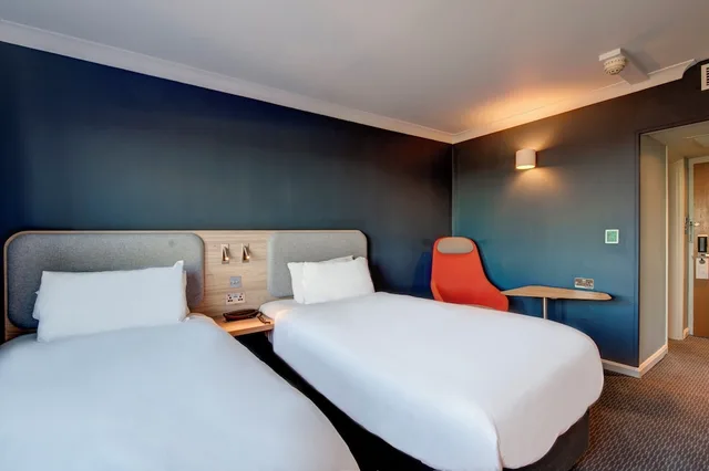 Standard, Twin Beds, Holiday Inn Express Edinburgh City West 3/5
