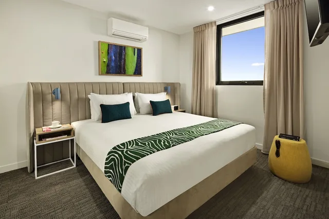 Executive, Studio, Apartment, King Bed, Quest Dandenong Central 1/3