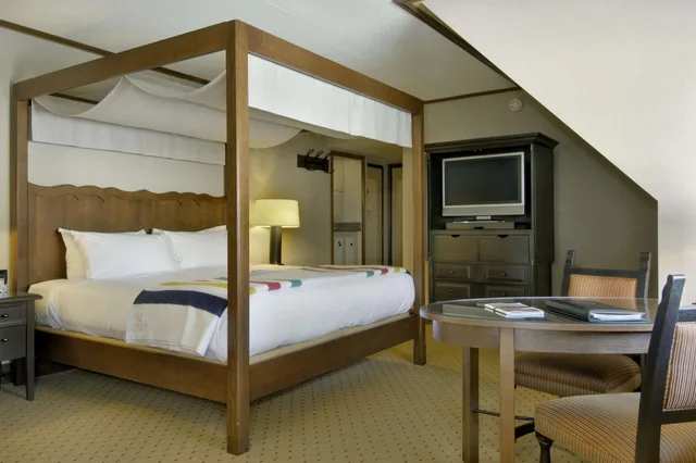 1 Bedroom, Fairmont Gold, Suite, King Bed، Fairmont Tremblant 3/5