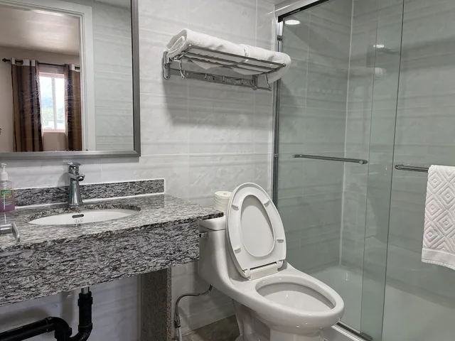 غرفة قياسية بسرير كوين، Kluane Park Inn 4/5