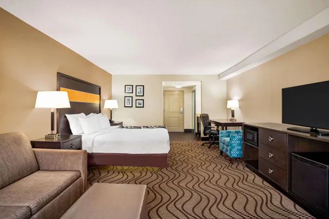 غرفة بسرير كينج لذوي الإعاقة، La Quinta Inn & Suites by Wyndham Richmond-Midlothian 2/8