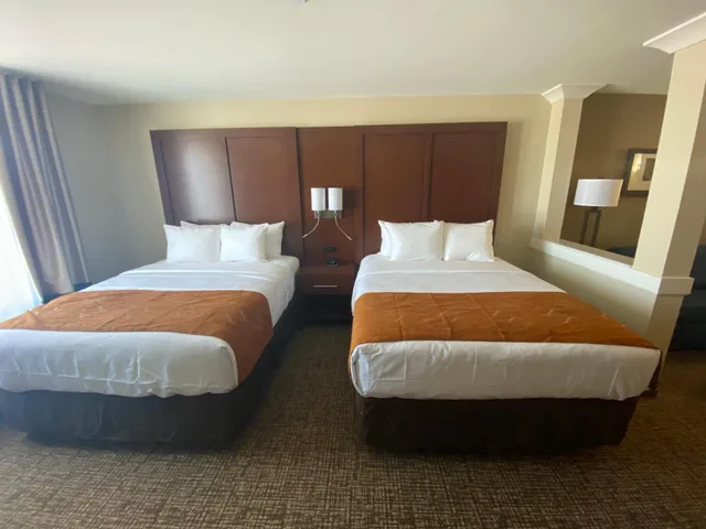 غرفة بسريرين كوين مع أريكة لذوي الإعاقة، Comfort Suites Midland West 3/5