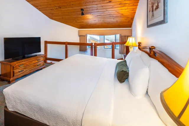 King Loft Suite، Charltons Banff 1/2