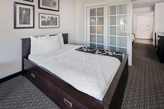 جناح عائلي بسريرين مزدوجين، Holiday Inn Express & Suites Anaheim Convention Center Area 1/6