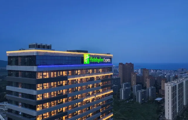 Holiday Inn Express Rizhao Oriental Colorful City by IHG، Rizhao 1/50