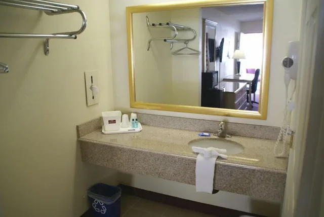 جناح ديلوكس بسرير كينج بحوض جاكوزي، Crystal Inn Suites Atlantic City Absecon 1/1