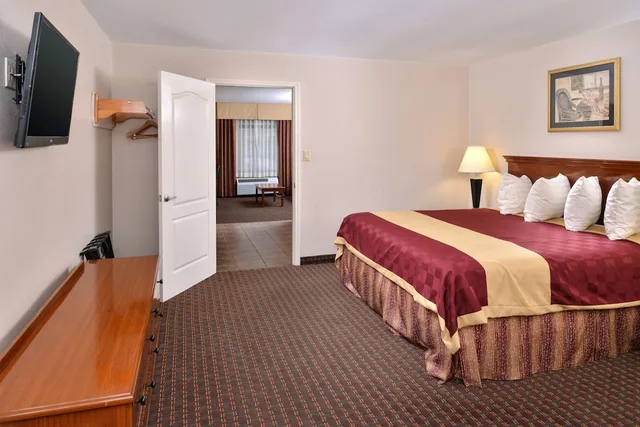 غرفة بسرير كينج، Americas Best Value Inn And Suites San Benito 1/5