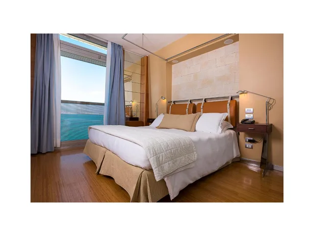 غرفة قياسية بسرير مزدوج أو سريرين منفصلين بإطلالة على البحر، Towers Hotel Stabiae Sorrento Coast 1/8