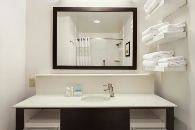 غرفة قياسية بسرير كينج، Hampton Inn Colchester 4/4