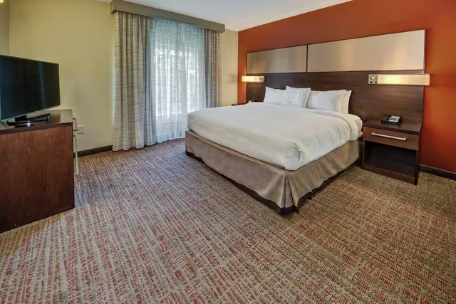 جناح بسرير كينج بغرفة نوم واحدة مع أريكة لذوي الإعاقة، Residence Inn Blacksburg University 2/4
