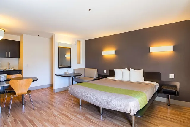Standard, King Bed, Studio6 Concord, CA 1/10
