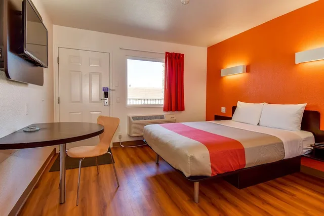 غرفة قياسية بسرير كوين، Motel6 Riverside, CA - South 1/9