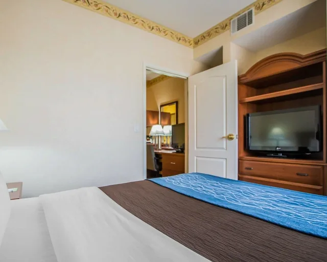 جناح بسرير كوين مع أريكة لذوي الإعاقة، Candlewood Suites Dixon by IHG 1/2