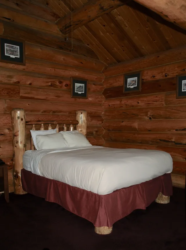 Creek, Beach, Superior, Cabin, King Bed، The Hibernation Station 2/3