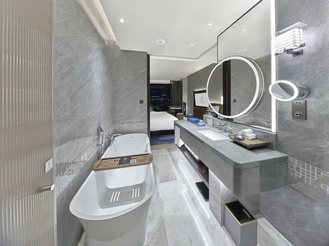 غرفة قياسية بسرير كينج، Hualuxe Hotels And Resorts Nanjing Yangtze River 6/7