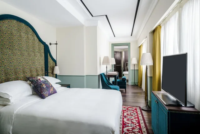 Colonial, Guest Room, Deluxe, King Bed, Club Lounge Access، Maxwell Reserve Singapore, Autograph Collection 3/5