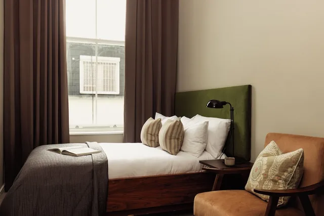 Room, Double Bed, Native Hyde Park 1/7