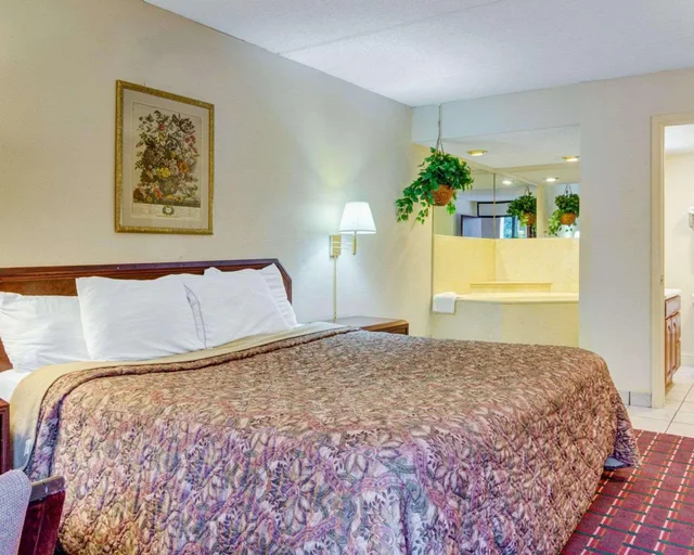 Room, Double Bed, Rodeway Inn Norcross GA 1/2