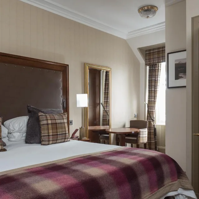 Guest Room, King Bed, Cairngorm Hotel 1/5