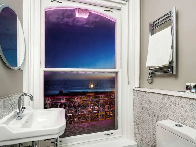 غرفة بريفيليج بسرير مزدوج بإطلالة على البحر، Mercure Brighton Seafront Hotel 4/5