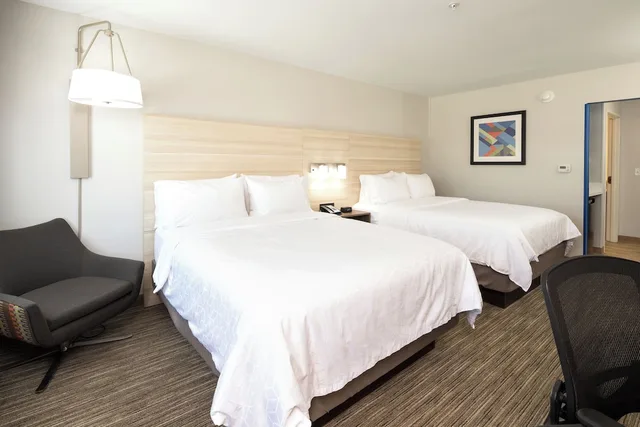 غرفة قياسية بسريرين كوين لذوي الإعاقة، Holiday Inn Express And Suites Portage 2/3