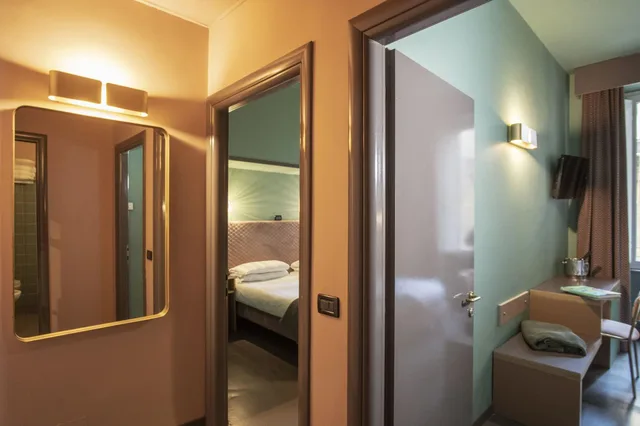 غرفة متصلة بسريرين مزدوجين وسرير مزدوج وسريرين منفصلين، Milani Hotel 9/9