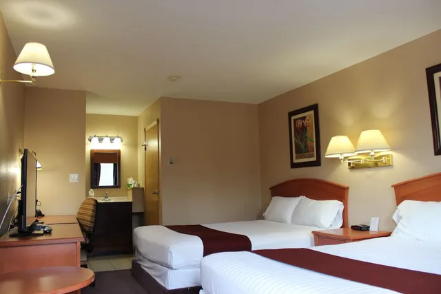 غرفة ديلوكس بسريرين كوين، Deer Park Inn Red Deer 2/5