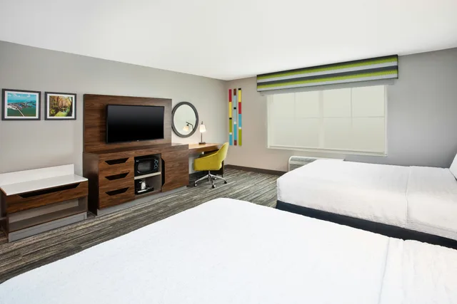 غرفة بسريرين كوين لذوي الإعاقة، Hampton Inn & Suites - Cape Coral/Fort Myers Area, FL 1/5