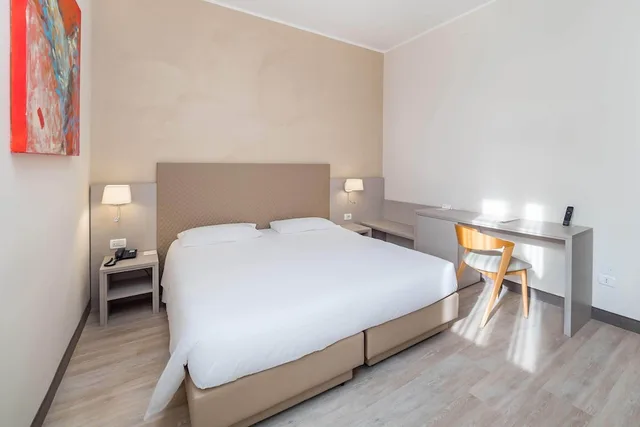 غرفة قياسية رباعية بسريرين منفصلين مع سرير سحّاب إضافي مع أريكة، Park Hotel Ai Pini 4/6